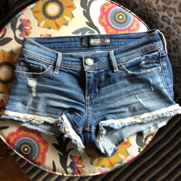 Hollister low rise short shorts - Picture 1 of 2